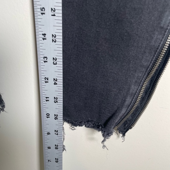 MOTHER Denim Quickie Looker Ankle Fray Jeans $210 Black Devil In The Making 27 - Picture 10 of 15